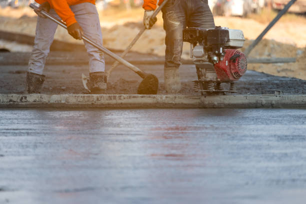 Best Custom Concrete Contractor  in Bettendorf, IA